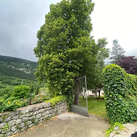 Casa 12 Con Jardin En Chia, Benasque La Casa Del Tilo Chía