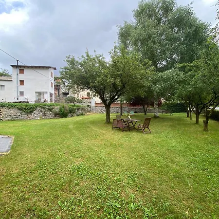 Casa 12 Con Jardin En Chia, Benasque La Casa Del Tilo *